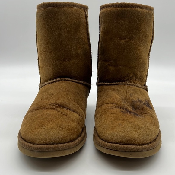 UGG CLASSIC SHORT W BOOTS SX 6 - Picture 1 of 3